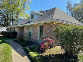 911 Beau Chene Dr, Mandeville, LA 70471