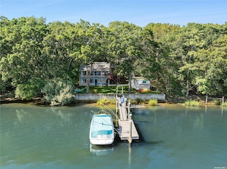 210 Redwood Rd, Sag Harbor, NY 11963