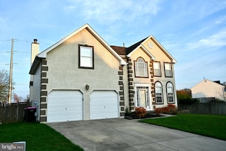 8 Aster Dr, Sicklerville, NJ 08081