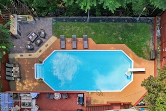 101 Molinari Dr, Wanaque, NJ 07465