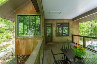 401 Winterle Rd, Lake Lure, NC 28746