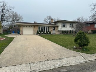 5639 N Manor Ln, Chicago, IL 60631