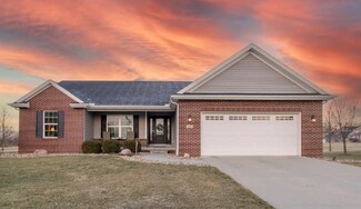 203 Bluebird Ct, Hudson, IL 61748