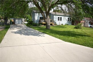 1027 66th St, Windsor Heights, IA 50324