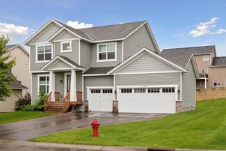 3821 White Rose Ave, Burnsville, MN 55337