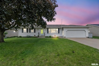334 W Cedar Lane Dr, Walcott, IA 52773