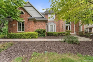 6775 Carlyle Crossing, West Bloomfield, MI 48322