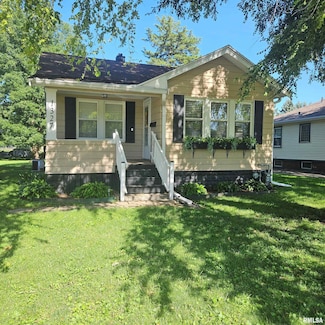 1327 Brown Ave, Galesburg, IL 61401
