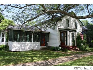 207 Monroe St, Sackets Harbor, NY 13685