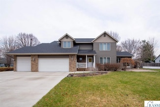 10 Cardinal Ct, North Mankato, MN 56003