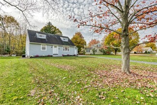 26 Mercedes Dr, Rochester, NY 14624