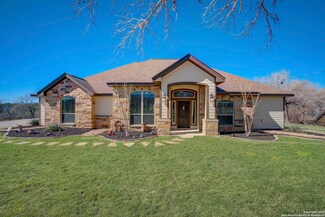 817 Paddy Rd, Floresville, TX 78114