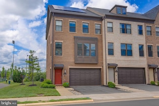 3098 Alan Shepard St, Herndon, VA 20171