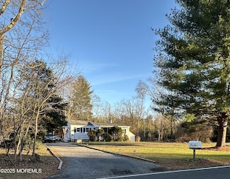 15 Georgia Tavern Rd, Farmingdale, NJ 07727