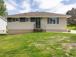 212 E Main St, Epworth, IA 52045
