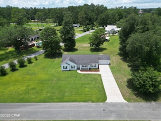 5373 Ezell St, Graceville, FL 32440