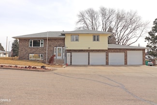 1729 N 22nd St, Bismarck, ND 58501