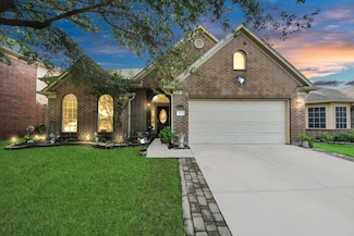 922 N Sky Dr, Houston, TX 77073