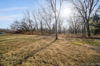 39W027 Silver Glen Rd, Saint Charles, IL 60175