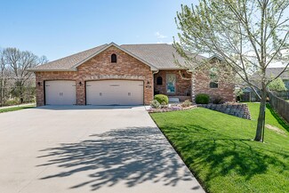 5040 S Grasshill Ct, Battlefield, MO 65619
