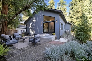 206 Donohoe St, East Palo Alto, CA 94303