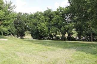 2117 S 18th St, Saint Joseph, MO 64503