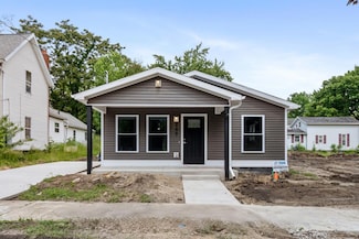 307 N Perrine St, Jackson, MI 49201