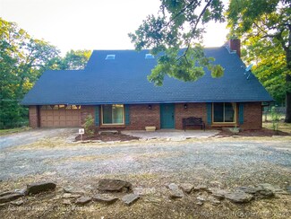 1695 S Woodland Rd, Muskogee, OK 74403