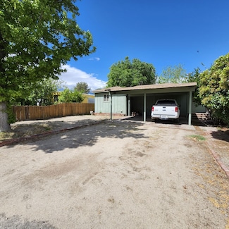 141 S Mt Whitney Dr, Lone Pine, CA 93545