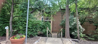 6010 Forest View Rd Unit 1A, Lisle, IL 60532