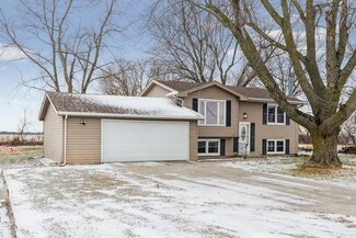 915 S 52nd Ave E, Newton, IA 50208