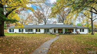 18 Country Aire Dr, Saint Louis, MO 63131