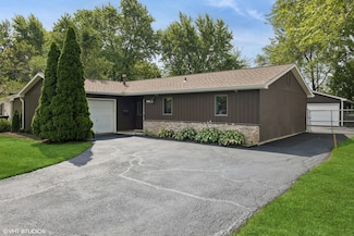 985 Heartwood Ln, Lake Zurich, IL 60047