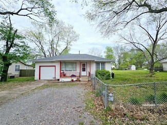 518 W Muskogee Ave, Chouteau, OK 74337