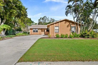 901 Oak Cir, Jupiter, FL 33458