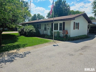 402 Harrington St, Carlinville, IL 62626