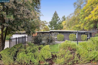 980 Janet Ln, Lafayette, CA 94549