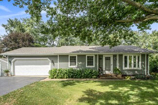 228 E van Bruggen St, Plainwell, MI 49080