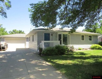 212 Linda Dr, Eagle Lake, MN 56024