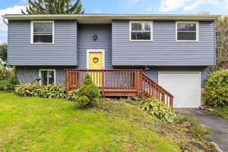 15 Blossomdale Cir, Hamlin, NY 14464