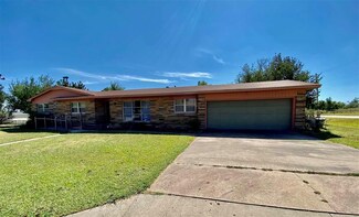 36 Highland Dr, Perry, OK 73077