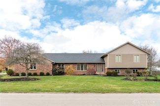 2670 Broken Woods Dr, Troy, OH 45373