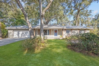 915 SW 4th Ave, Trenton, FL 32693