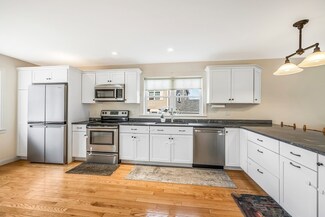 10 Gracie Ln Unit 10, Swampscott, MA 01907