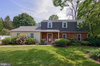 1330 Foxcroft Dr, Lancaster, PA 17601