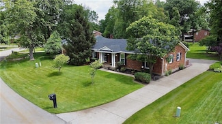 605 Rothbury Ln, Louisville, IN 40243