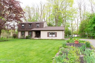 680 Hampshire Seat, Schenectady, NY 12309