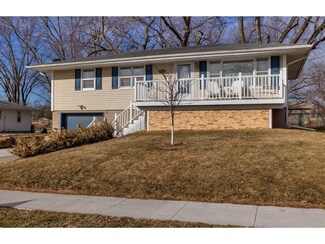 825 John Clinton Dr, Carlisle, IA 50047