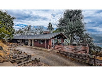 1751 Fairhill Dr, Roseburg, OR 97471
