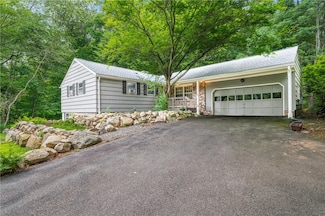325 Shady Hill Dr, East Greenwich, RI 02818